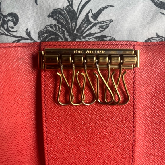 Louis Vuitton 6 Key Holder - Picture 9 of 9